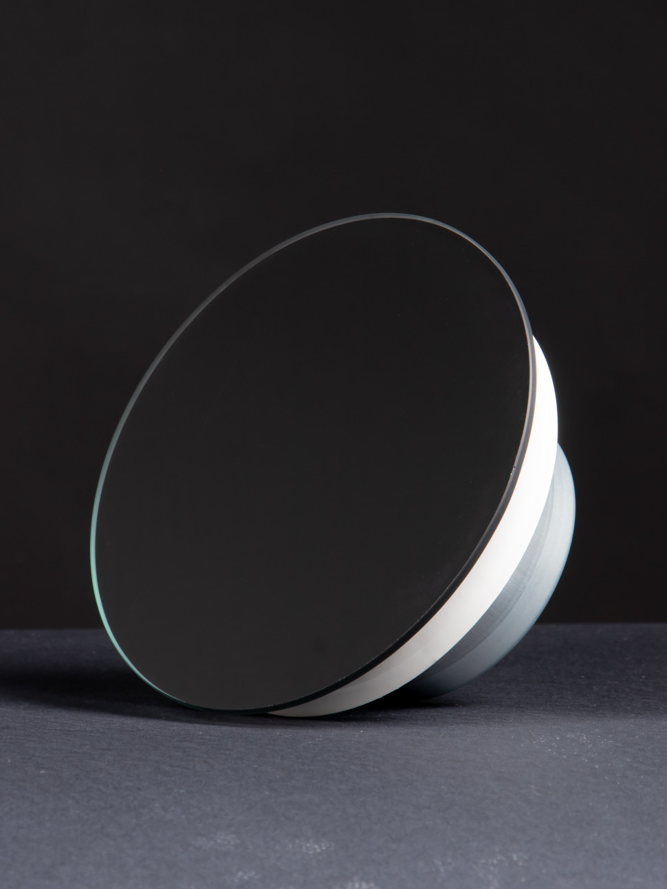 Анемостат со стеклянной внешней частью FOZA D 125 мм. Матовое стекло. Чёрный круглый. RAL 9005